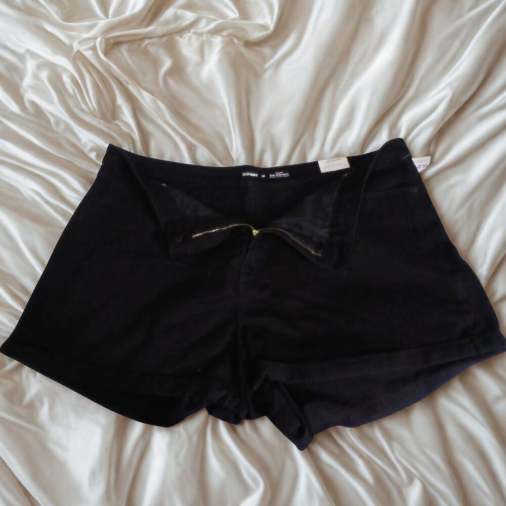 WOMENS PLUS SIZE O.G. STRAIGHT BLACK HIGH-RISE JEAN SHORTS by OLD NAVY